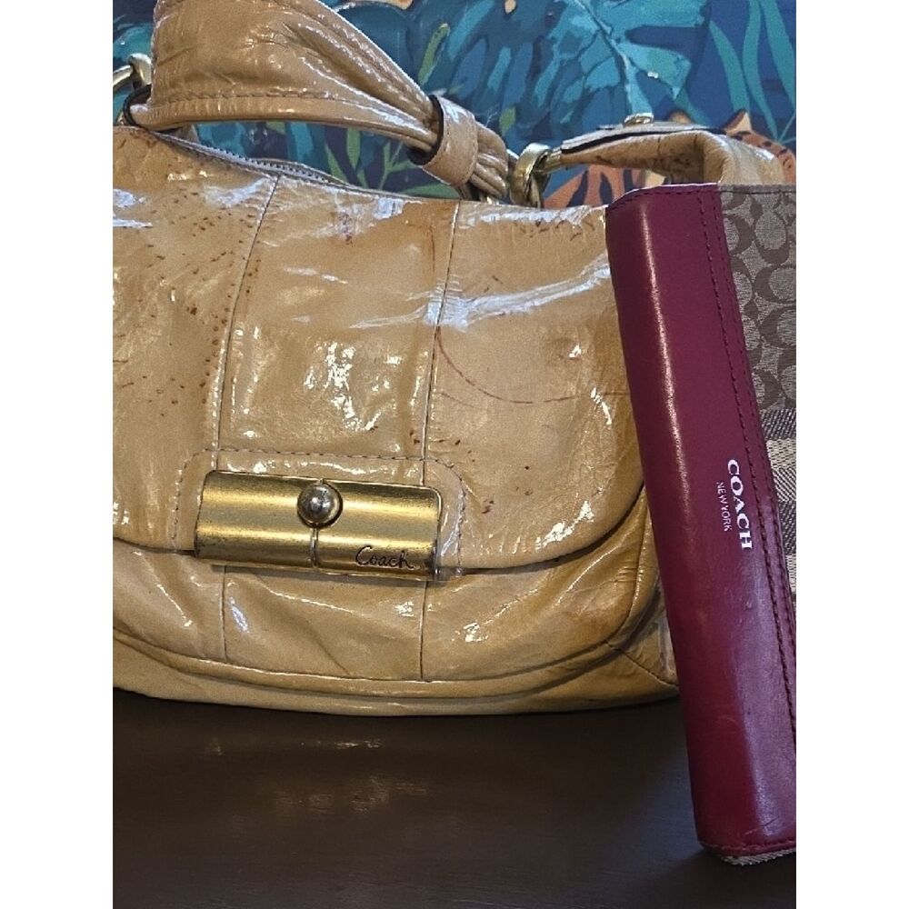 Coach Tan Leather Hobo Bag with Gold Hardware - Picture 2 of 9